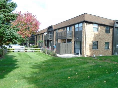 Maumee apartments for rent - Maumee, OH Single Family For Rent ; 108 W Harrison St #NA, Maumee, OH 43537. $2,450 · 2,992 ; 3563 Stonebrooke Ln #NA, Maumee, OH 43537. $3,500 · 3,238 ; 302 E ....